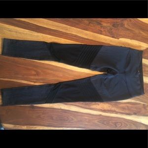 Black patterned leggings in great condition!